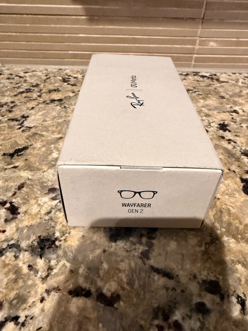 New Ray-Ban Wayfarer Gen 2 Shiny Black with Graphite Green Lenses - Picture 4 of 4